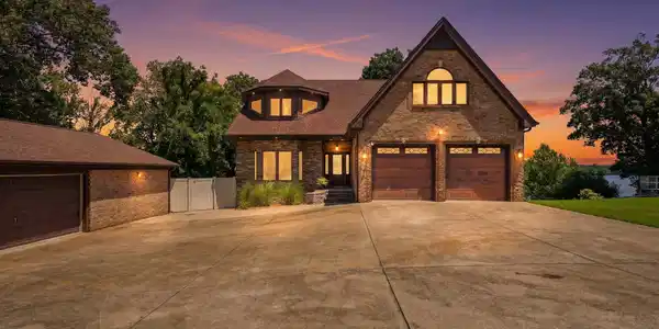 785 Carter Dr