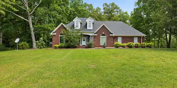 516 Waters Edge Dr
