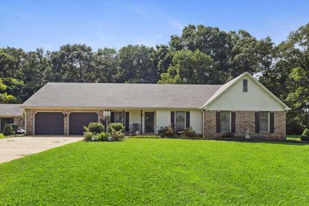 305 Eastlake Dr