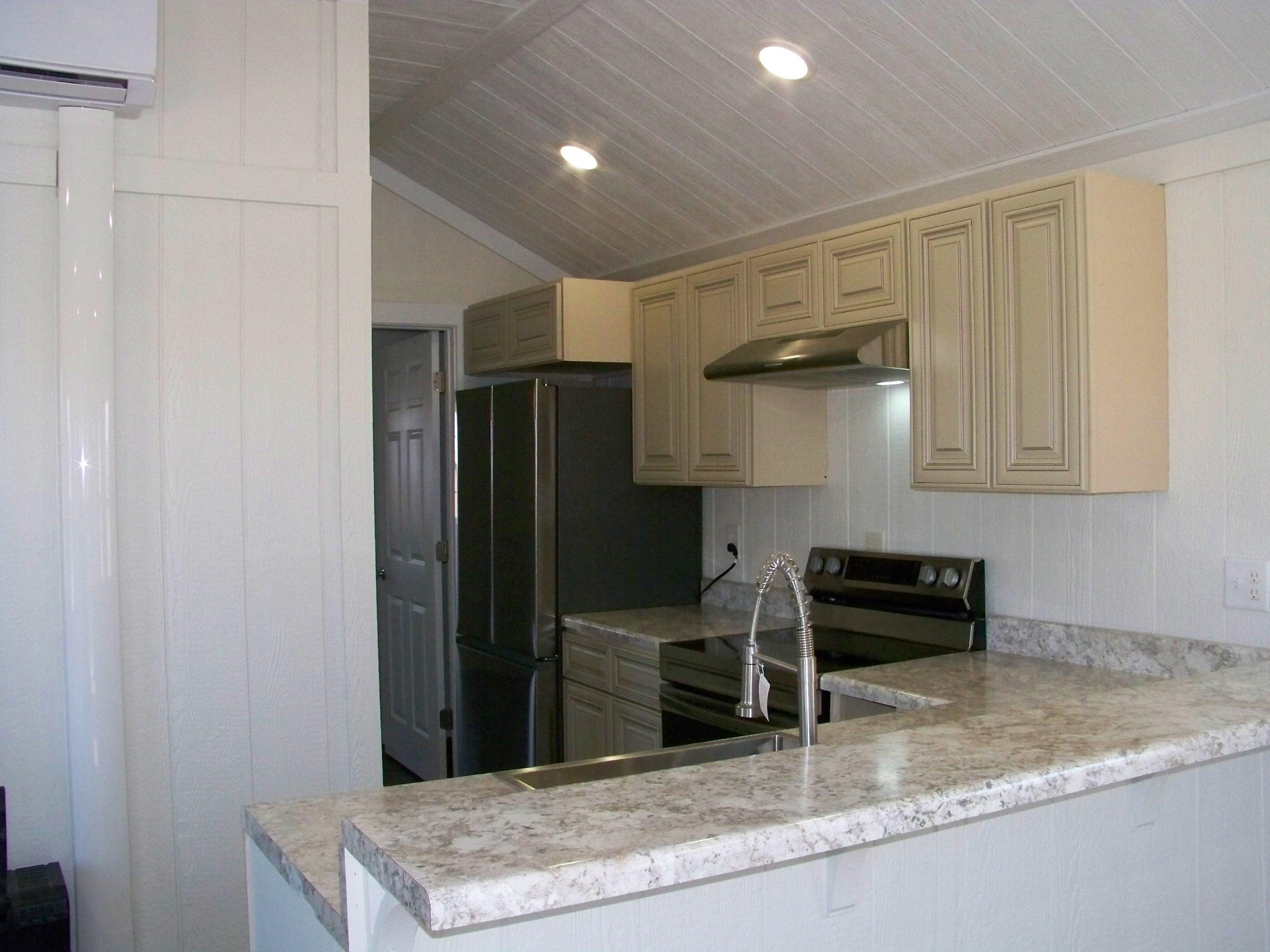 Image 4: Kitchen
