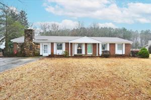 805 Larkwood Dr