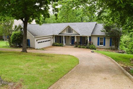 137 Hazelwood Ln