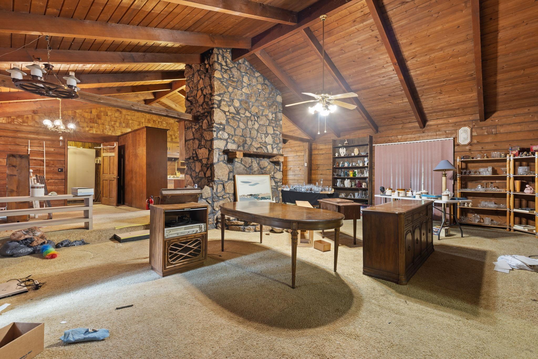 Image 4: Living Room