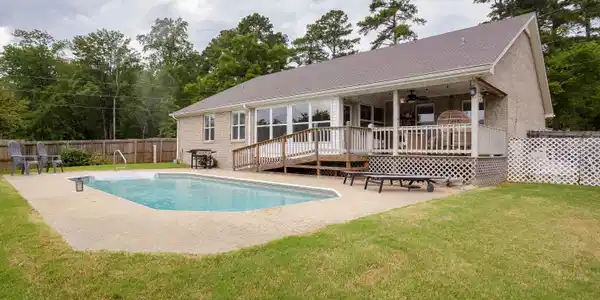 220 Riverhaven Dr
