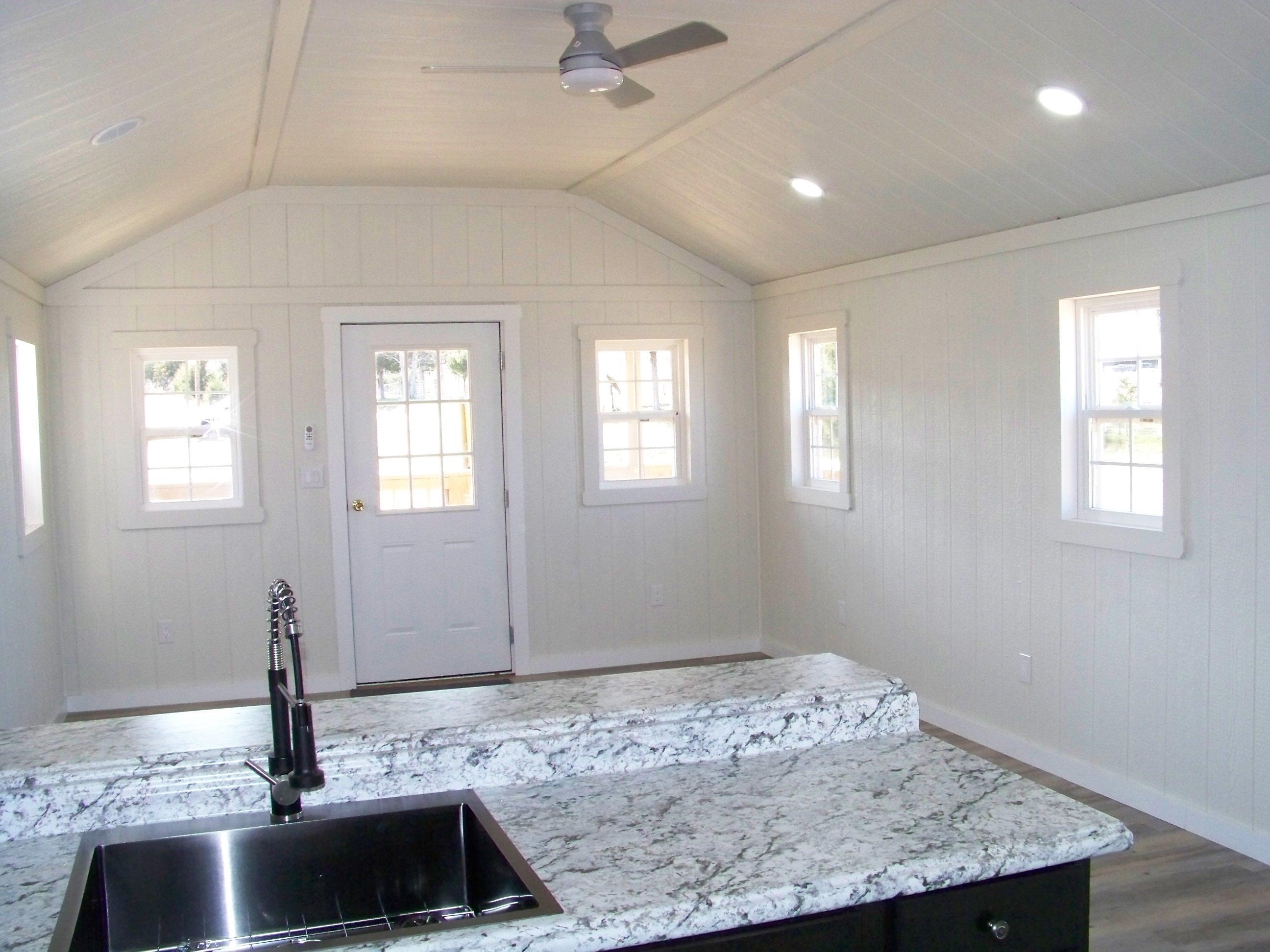 Image 4: Kitchen to Livingroom