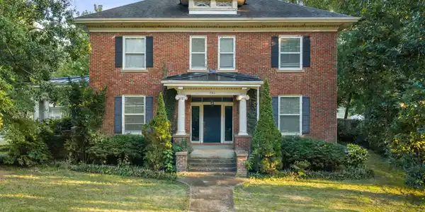 201 Park Blvd