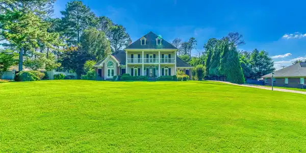 1654 Country Club Dr
