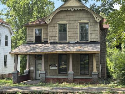 705 Austin Ave