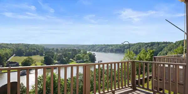 100 Riverview Way