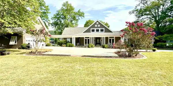 442 Longshore Dr