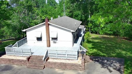 735 Jim Davis Rd