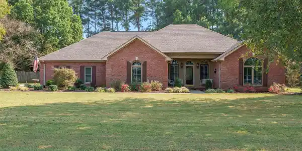 1655 Village Ln