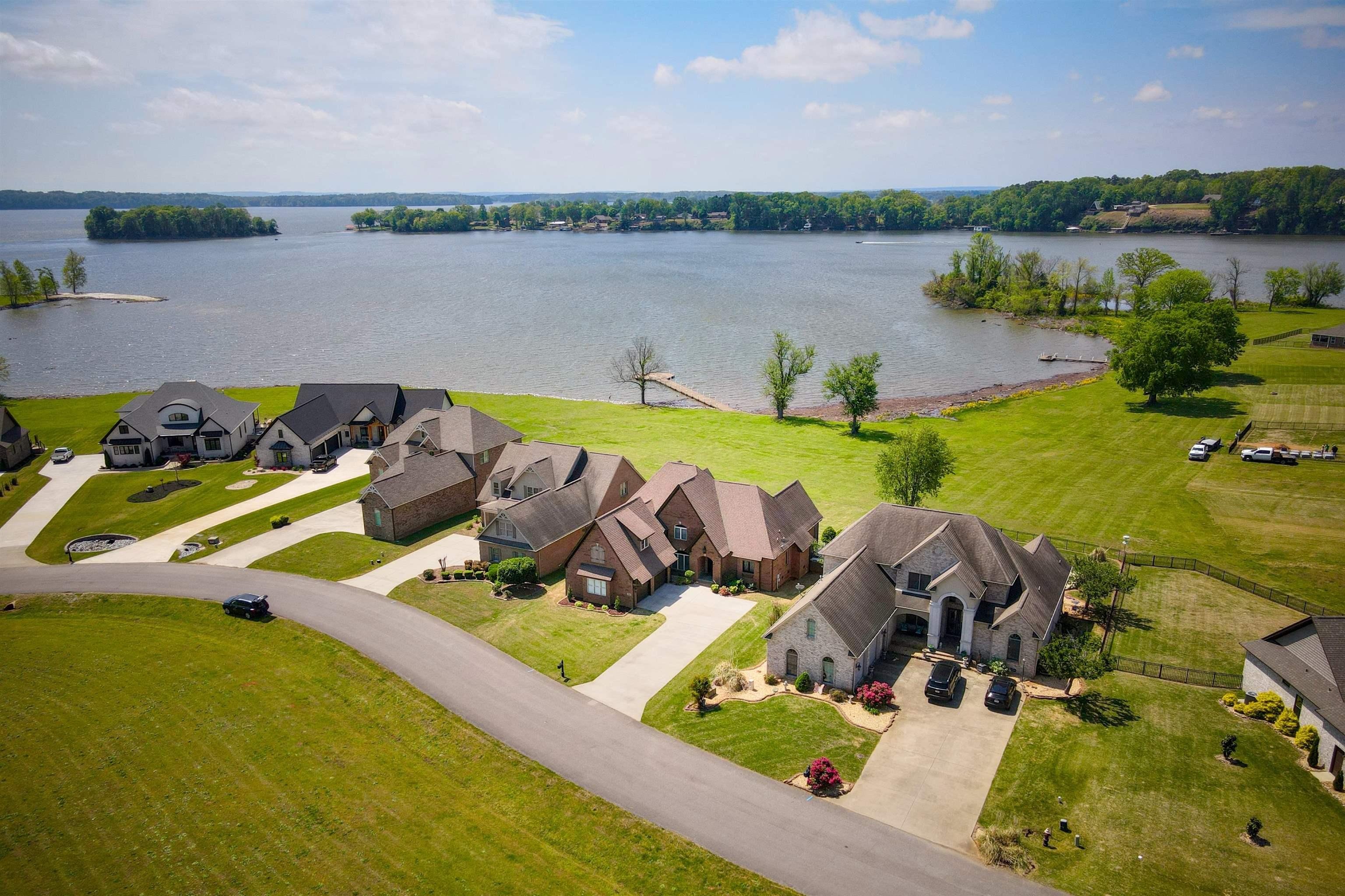 Image 2: Private Marina for Residents