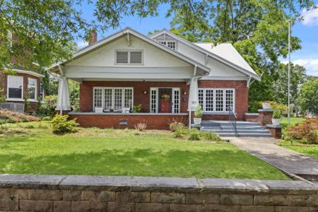 907 Montgomery Ave