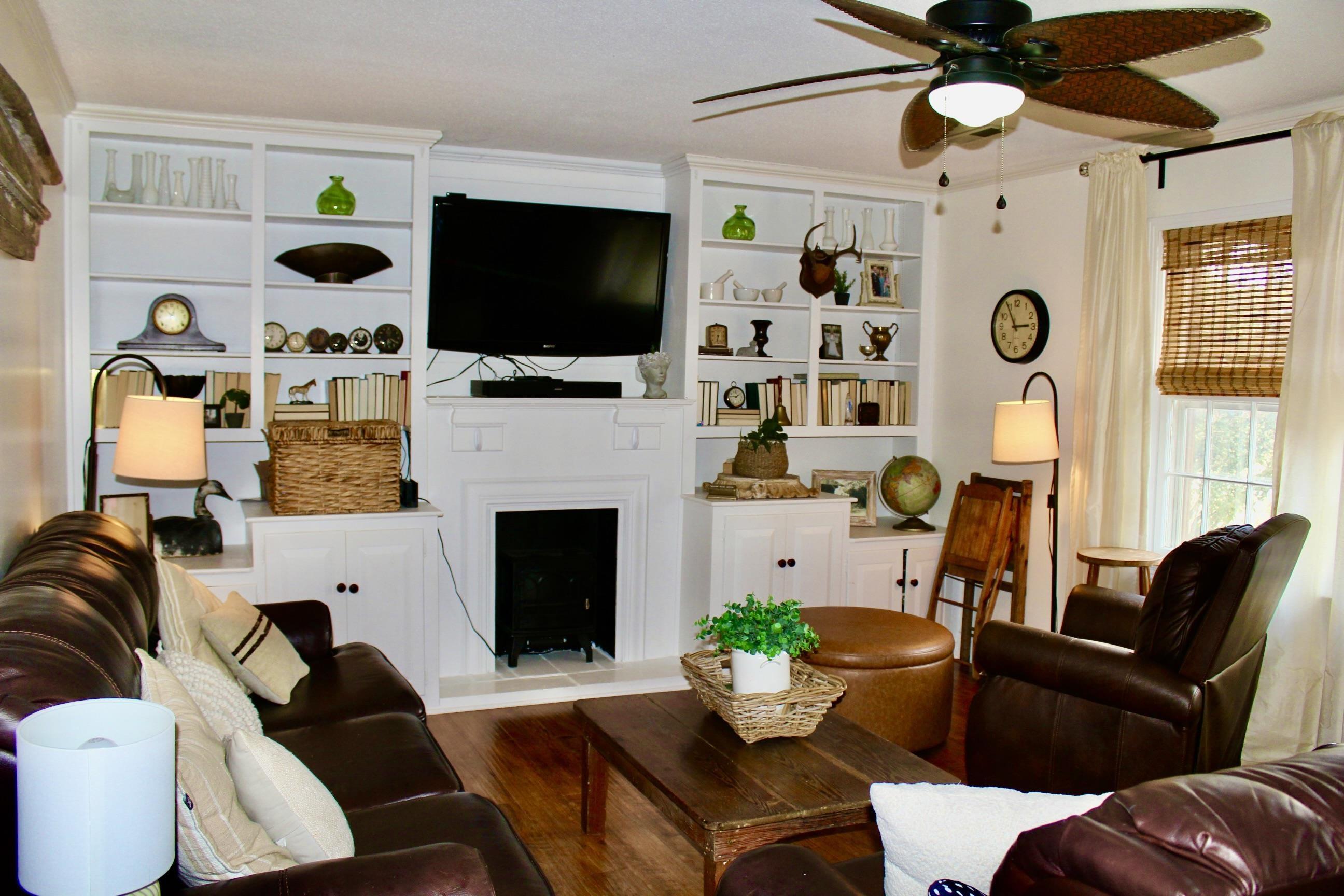 Image 3: Living Room