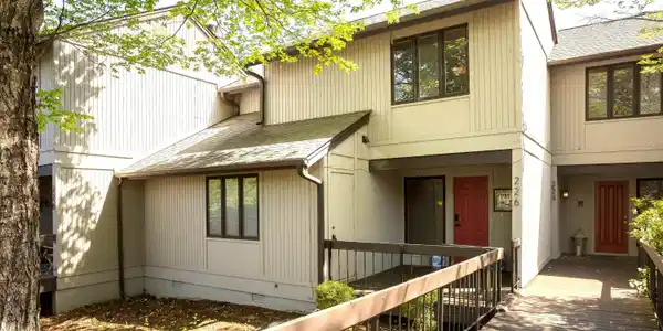 226 River Point Rd