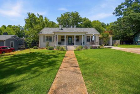 738 Riverview Dr