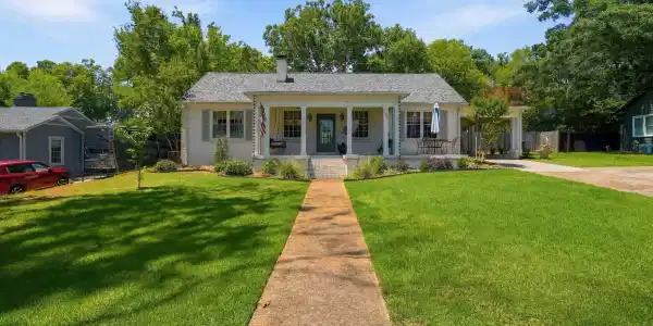 738 Riverview Dr
