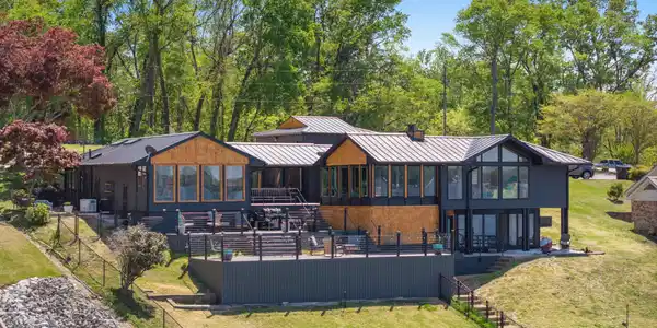 105 Lake View Dr