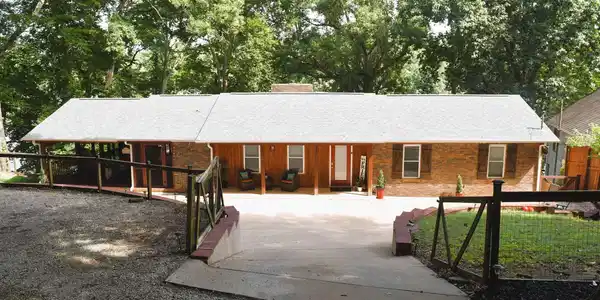 570 Shoals Ave