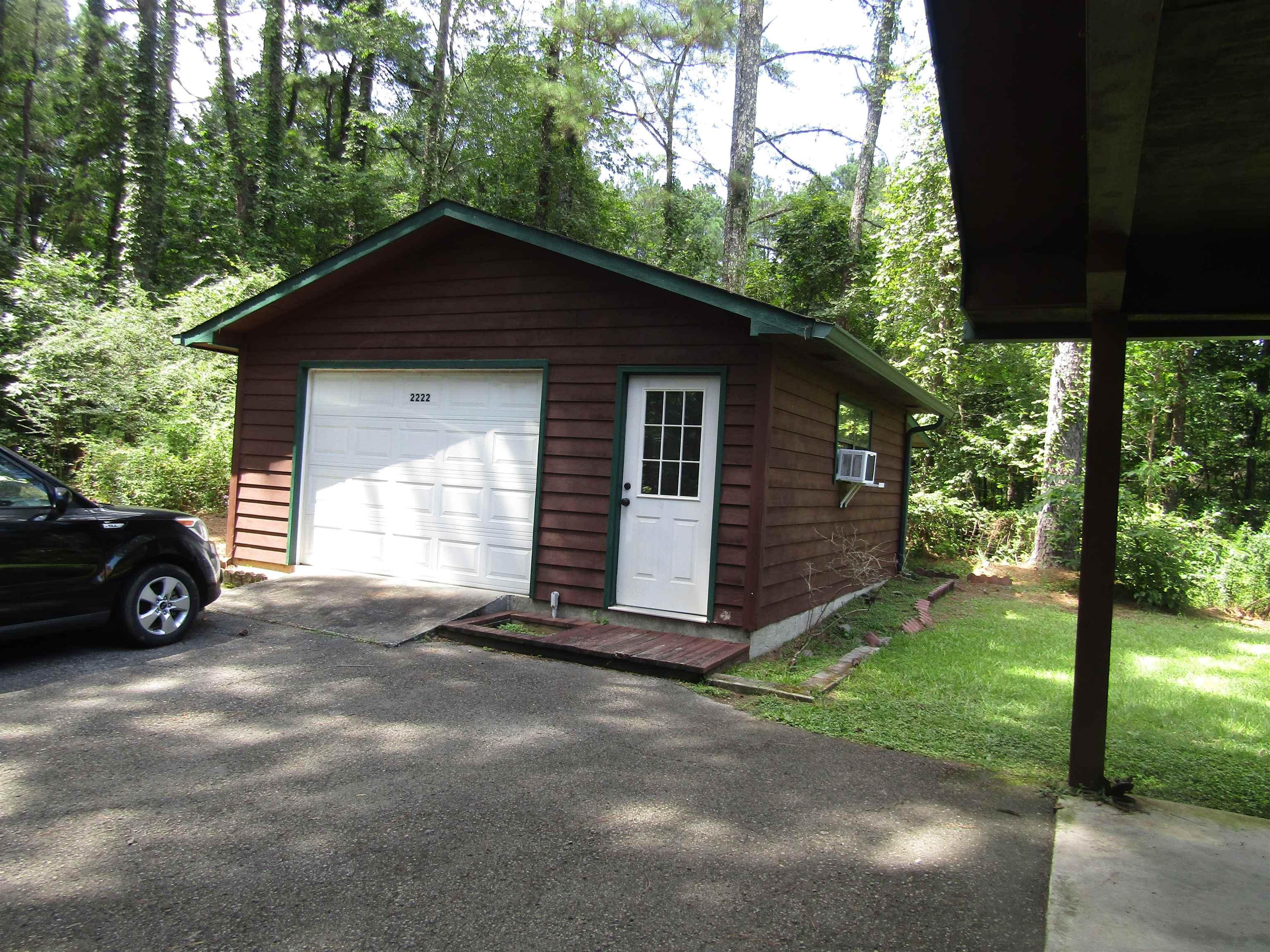 Image 4: DETACHED GARAGE