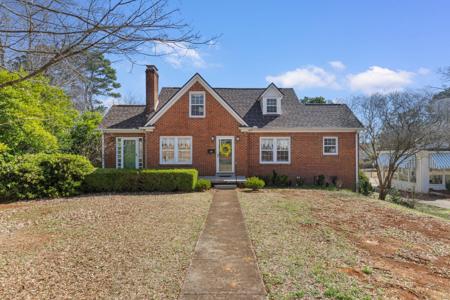 715 Riverview Dr