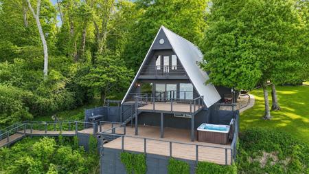 448 Bluff Dr