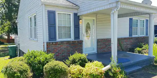 Image 2: Nice Front Porch