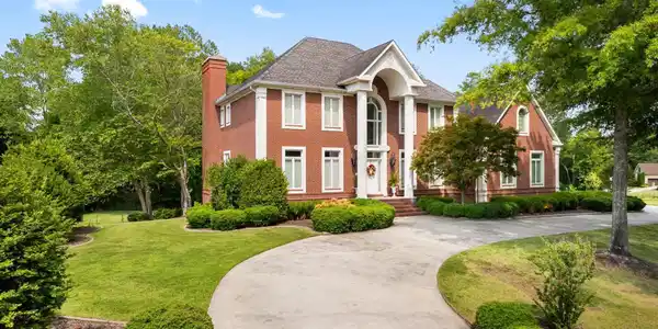 201 Riverwood Dr