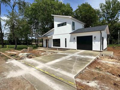 202 E Lakeshore Dr E