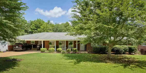 121 Ridgecrest Dr