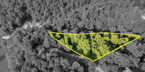 130 Shoals Overlook Dr