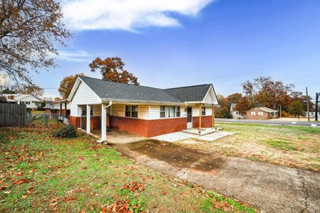 3521 Oakwood Blvd