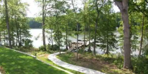 107 Ballard Ln