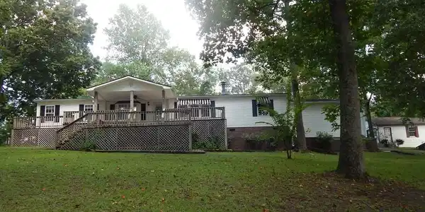 203 Snail Trail Rd.
