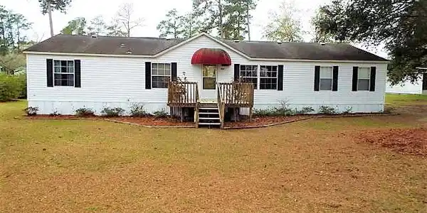 106 Nichols Ave