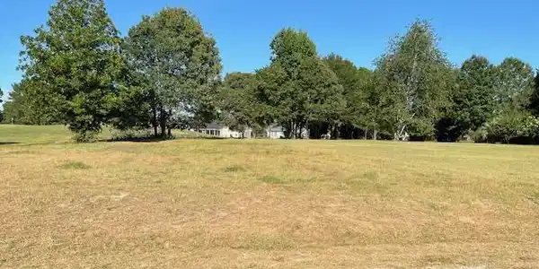 10 N Lake Circle