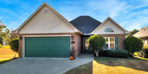 17 North Lake Circle