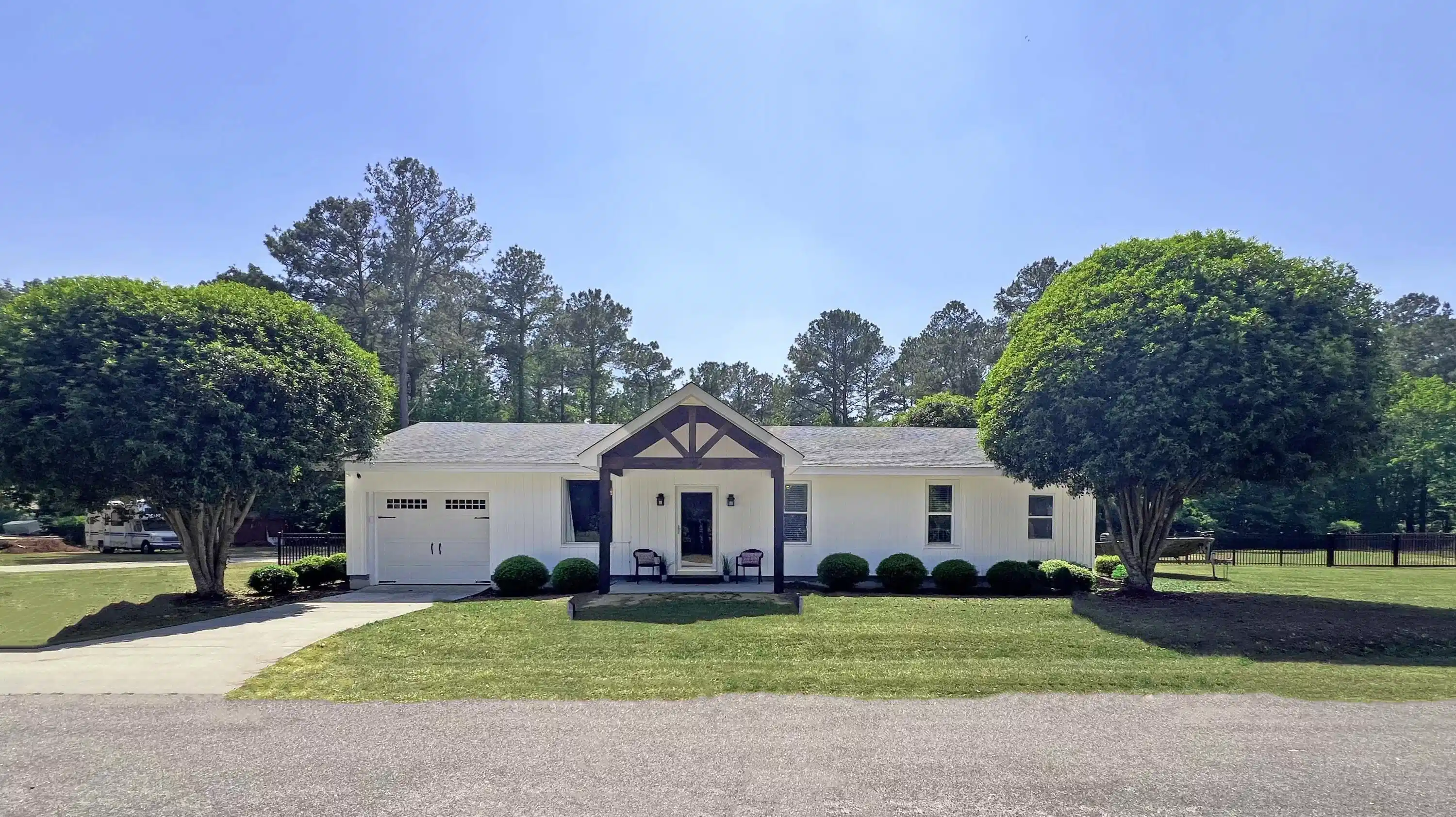 Image 1: FRONT OF HOME