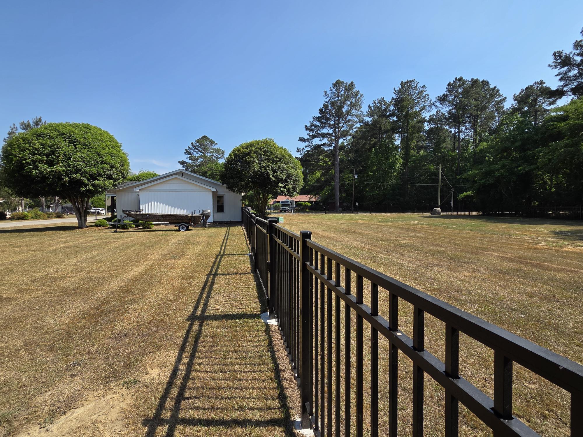 Image 4: INDUSTRIAL FENCING