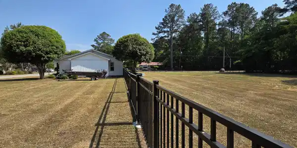 Image 4: INDUSTRIAL FENCING
