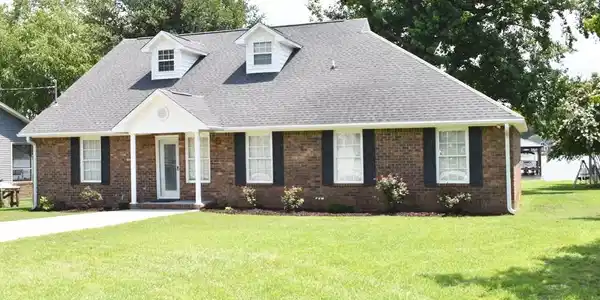 1259 Lakeview Dr.