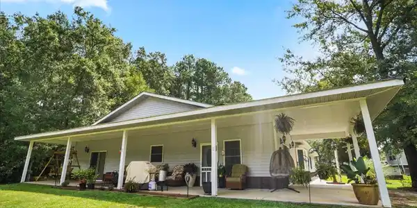 1098 Winding Pond Road