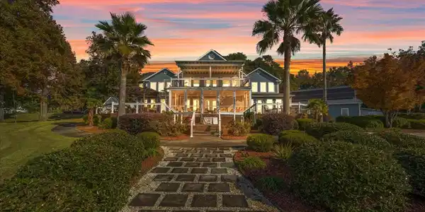 1076 Davis Drive