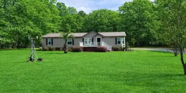 1044 Hickory Drive