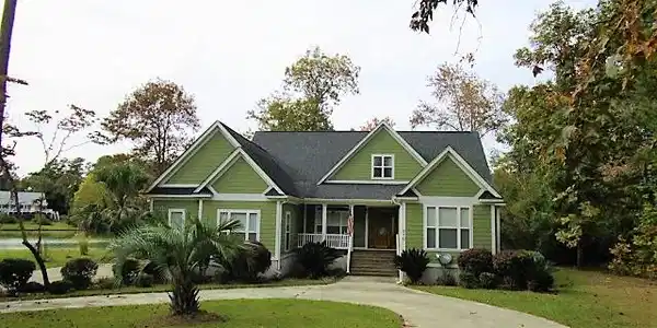 670 Plantation Dr