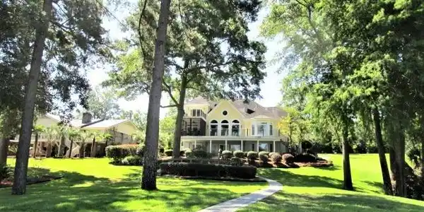 320 Broad River Dr