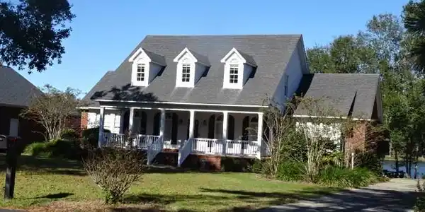20 WOODLAKE DR