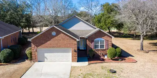 128 Oakview Circle
