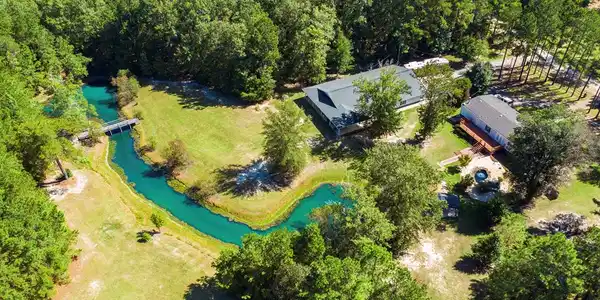 1090 and 1098 WINDING POND RD